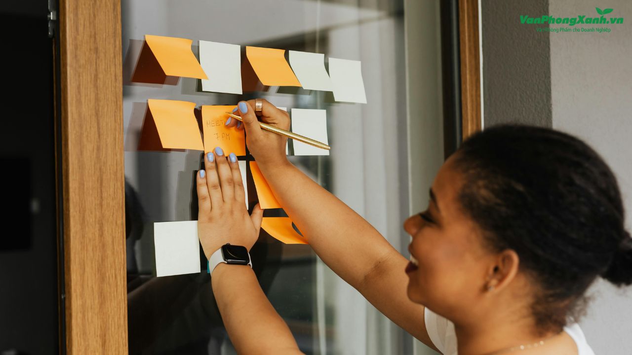 Công dụng của giấy nhớ trong công việc