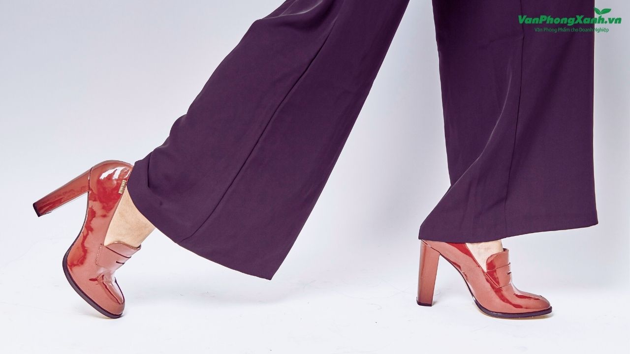 Top mẹo giúp đi giày cao gót cả ngày mà không đau chân Top mẹo giúp đi giày cao gót cả ngày mà không đau chân