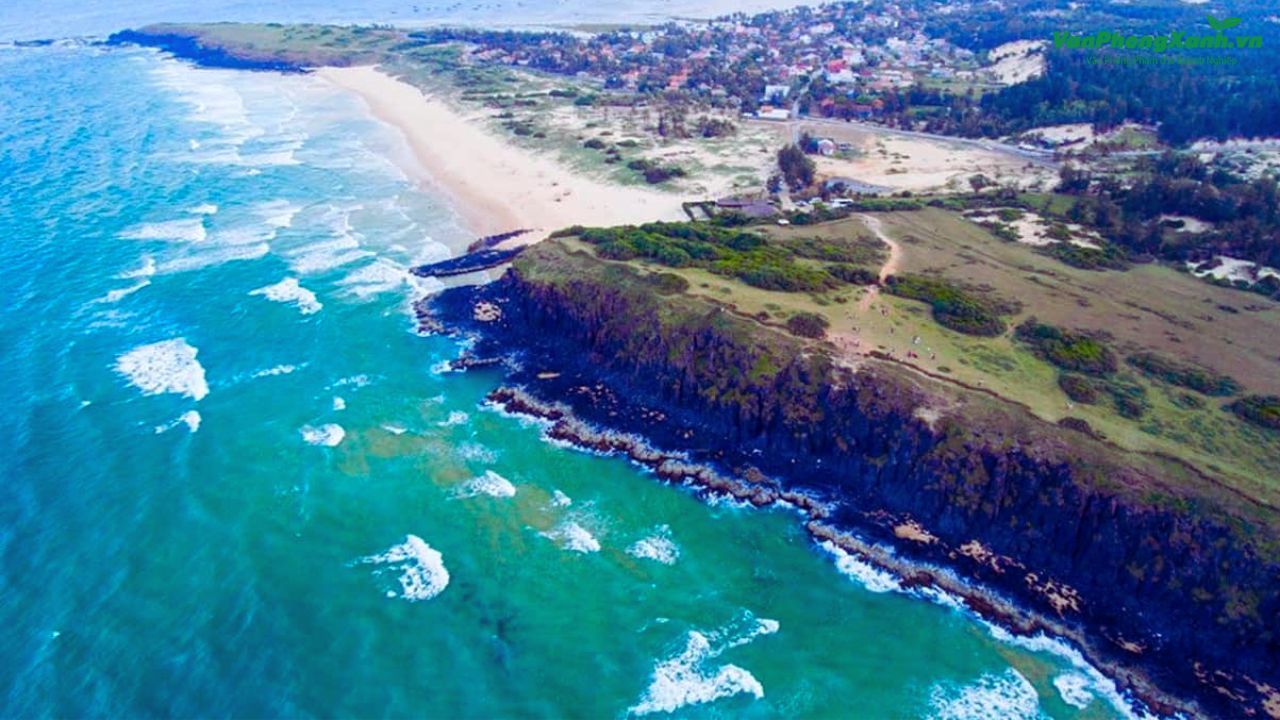 Bãi Xép – Bãi biển nguyên sơ giữa núi và biển